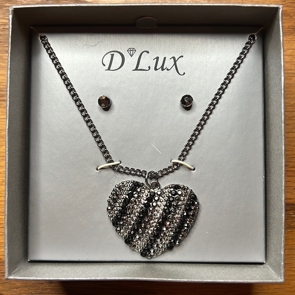 D Lux costume jewelry heart necklace and stud earrings set